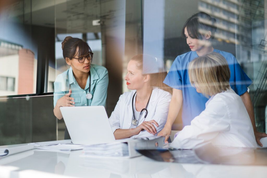 Medical staff having a discussion